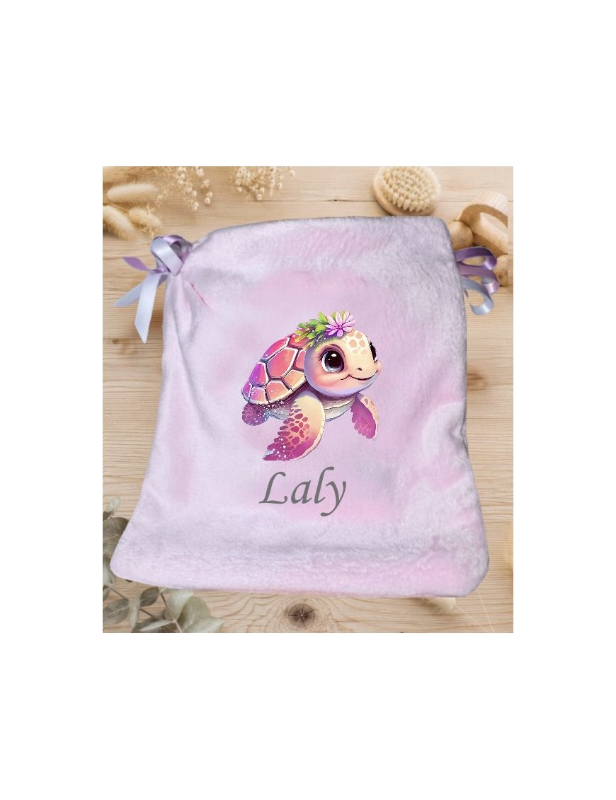 Doudou rose personnalisé Laly avec une tortue rose et violette coiffée de fleurs
