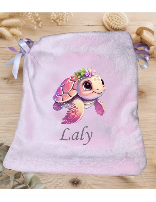 Doudou rose personnalisé Laly avec une tortue rose et violette coiffée de fleurs
