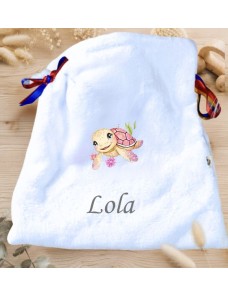 Doudou blanc personnalisé Lola avec une tortue rose et des fleurs
