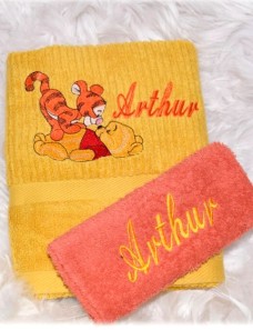 Serviette de douche ou de toilette OURSON ET TIGRENOU