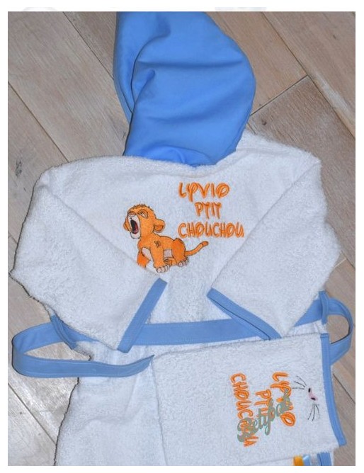 Peignoir avec capuche pour enfant personnalisé en broderie. Eponge 450 g/m² 100 % Coton. Peignoir avec capuche pour enfant personnalisé en broderie. Eponge 450 g/m² 100 % Coton.