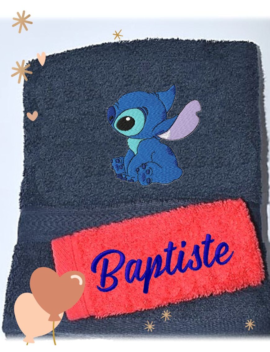 Serviette de douche personnalisée pour bébé brodée avec stitch, prénom personnalisé, coton doux et absorbant.
