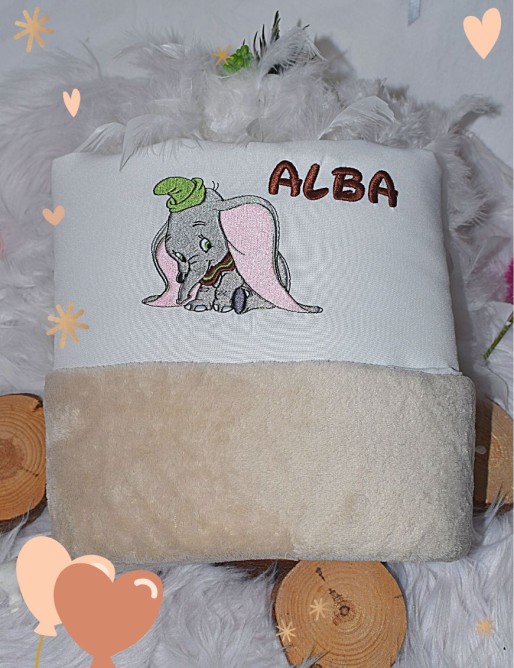 Couverture bébé personnalisée brodée avec prénom ou texte.