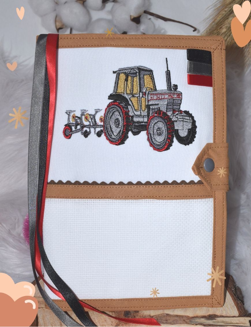 Protège carnet de santé à broder TRACTEUR