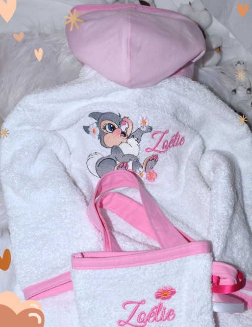 Peignoir bébé et enfant personnalisé avec capuche et motif de votre choix. Peignoir bébé et enfant personnalisé avec capuche et motif de votre choix.