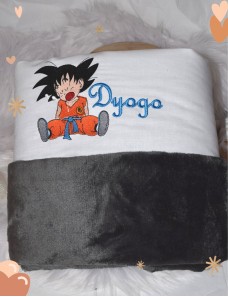 Couverture bébé personnalisée brodée avec prénom ou texte.