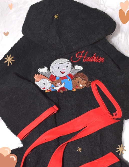 Peignoir bébé et enfant personnalisé avec capuche et motif de votre choix. Peignoir bébé et enfant personnalisé avec capuche et motif de votre choix.