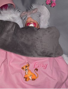Couverture bébé personnalisée brodée avec prénom ou texte.