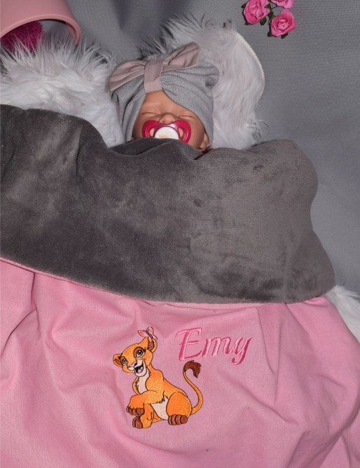 Couverture bébé personnalisée brodée avec prénom ou texte.