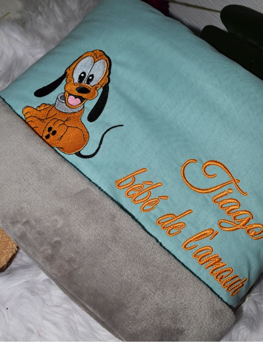 Couverture bébé personnalisée brodée avec prénom ou texte.