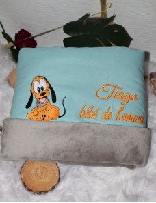 Couverture bébé personnalisée brodée avec prénom ou texte.