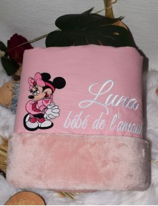 Couverture bébé personnalisée brodée avec prénom ou texte.