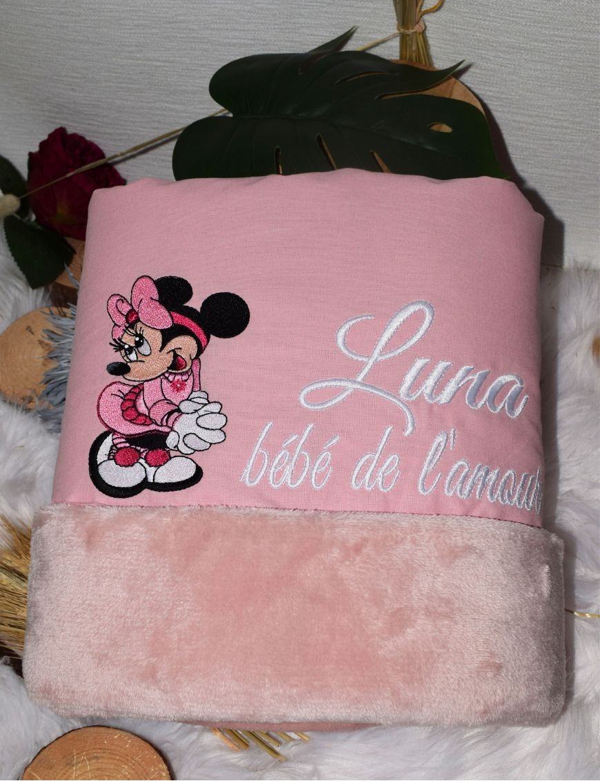Couverture bébé personnalisée brodée avec prénom ou texte.