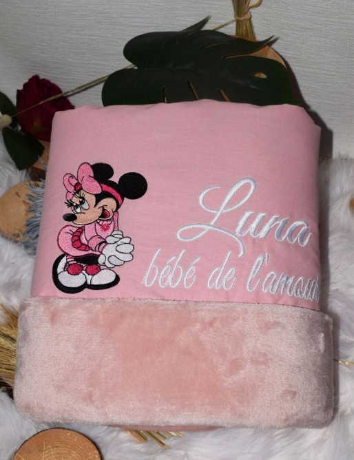 Couverture bébé personnalisée brodée avec prénom ou texte.