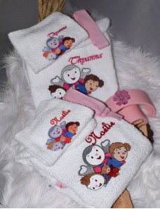 Peignoir bébé et enfant  personnalisé avec capuche et motif de votre choix.