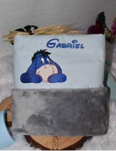 Couverture bébé personnalisée brodée avec prénom ou texte.