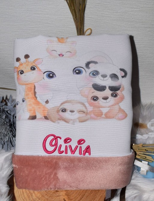 Couverture bébé personnalisée brodée avec prénom ou texte. Couverture bébé personnalisée brodée avec prénom ou texte.