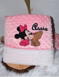 Couverture bébé personnalisée brodée avec prénom ou texte.