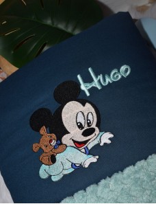 Couverture bébé personnalisée brodée avec prénom ou texte.