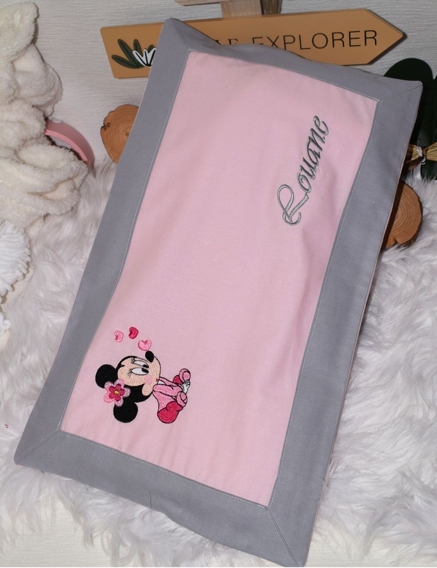 Taie d'oreiller personnalisée pour bébé avec prénom et motifs mignons