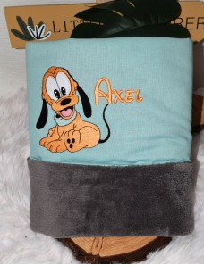 Couverture bébé personnalisée brodée avec prénom ou texte.