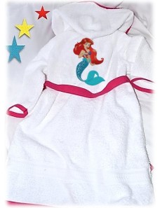 Peignoir bébé et enfant  personnalisé avec capuche et motif de votre choix.