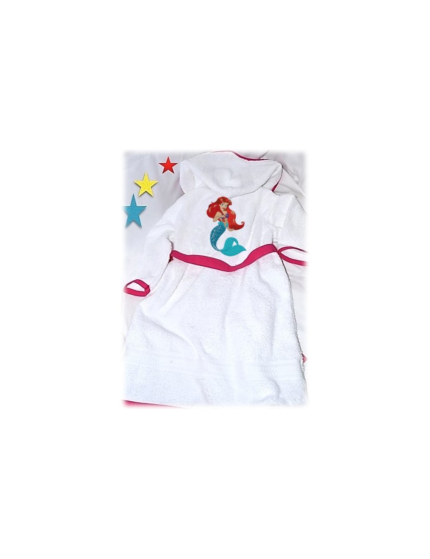 Peignoir bébé et enfant  personnalisé avec capuche et motif de votre choix.