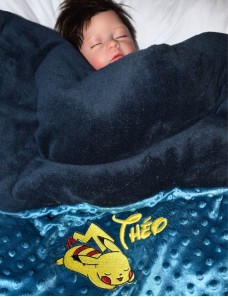 Couverture bébé personnalisée brodée avec prénom ou texte.