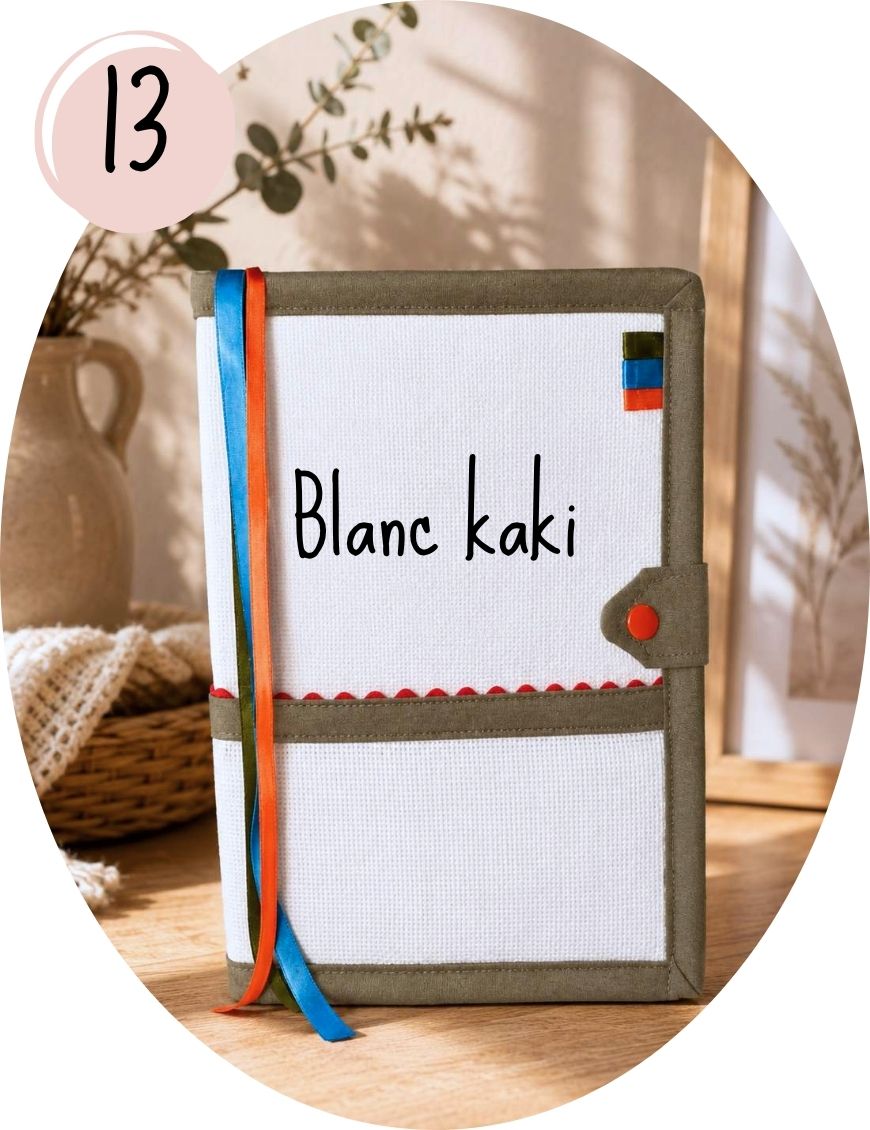 Protége carnet de santé à broder point de croix